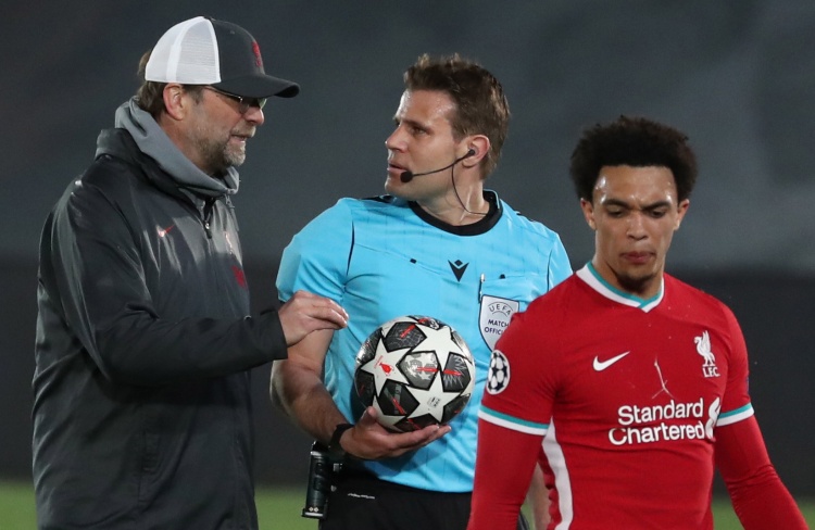 北伦敦德比还能上吗？加布里埃尔在比赛中疑似腹股沟受伤被替换下场